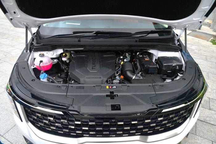 2025 Kia Carnival pros and cons explained: is it worth buying?