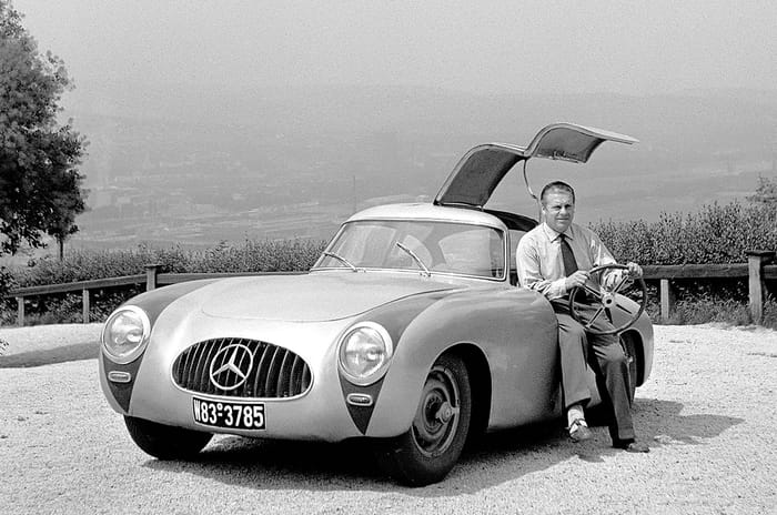 Date with an icon: Mercedes-AMG SL 55 meets Mercedes-Benz 300 SL