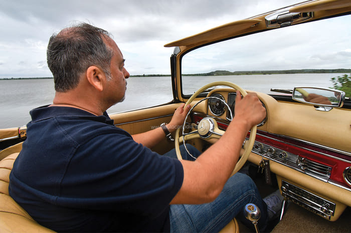 Date with an icon: Mercedes-AMG SL 55 meets Mercedes-Benz 300 SL