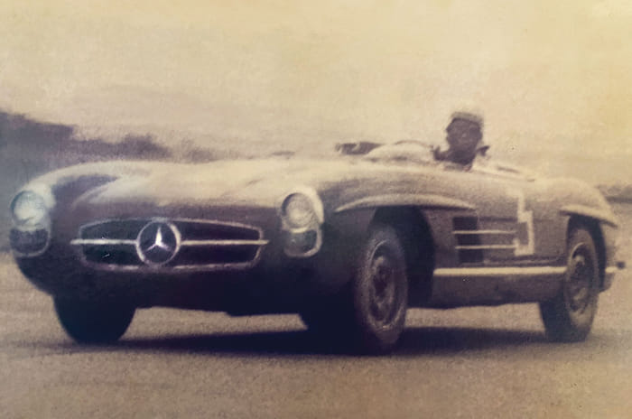 Date with an icon: Mercedes-AMG SL 55 meets Mercedes-Benz 300 SL
