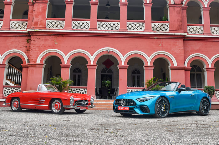 Date with an icon: Mercedes-AMG SL 55 meets Mercedes-Benz 300 SL