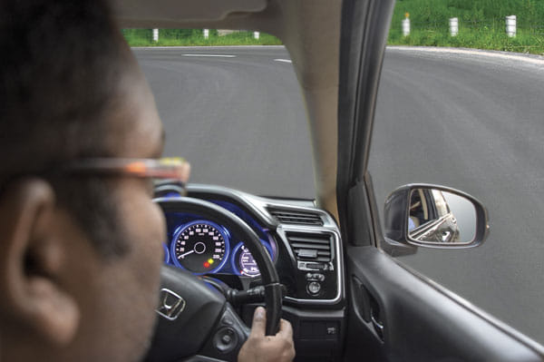 How to overtake a car safely? 