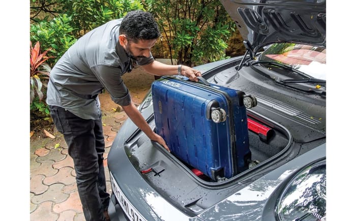 porsche-911-carrera-4-gts-frunk-static