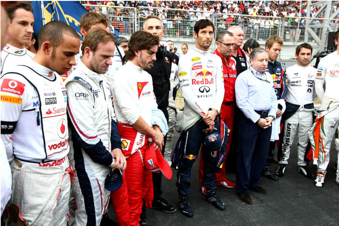 Drivers and Formula 1 personnel observed a minute’s silence in honour of Dan Wheldon and Marco Simoncelli.