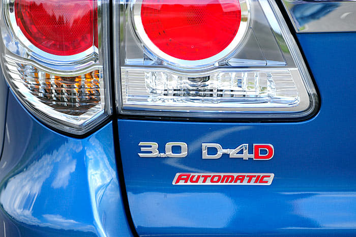 2011 Toyota Fortuner 2WD automatic image gallery