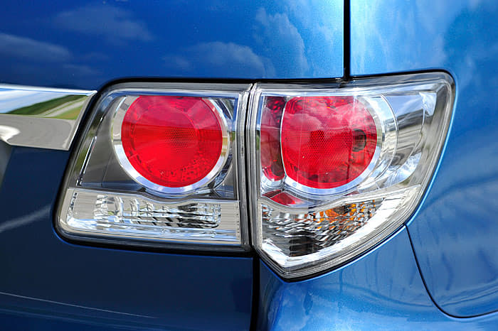 2011 Toyota Fortuner 2WD automatic image gallery