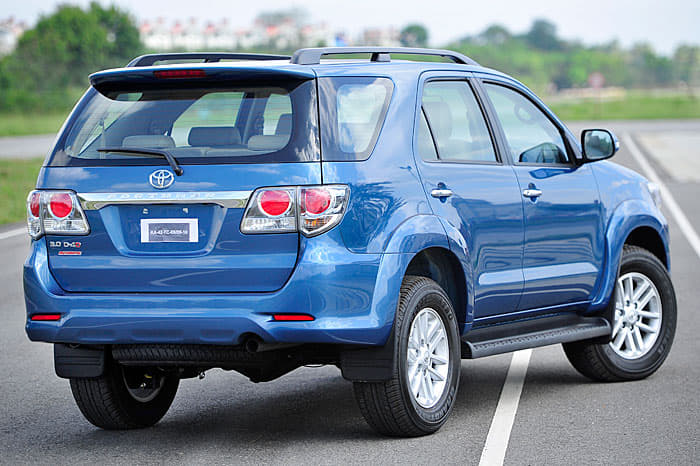 2011 Toyota Fortuner 2WD automatic image gallery