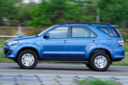 2011 Toyota Fortuner 2WD automatic image gallery