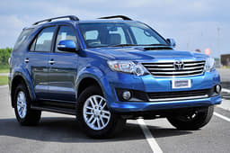 2011 Toyota Fortuner 2WD automatic image gallery