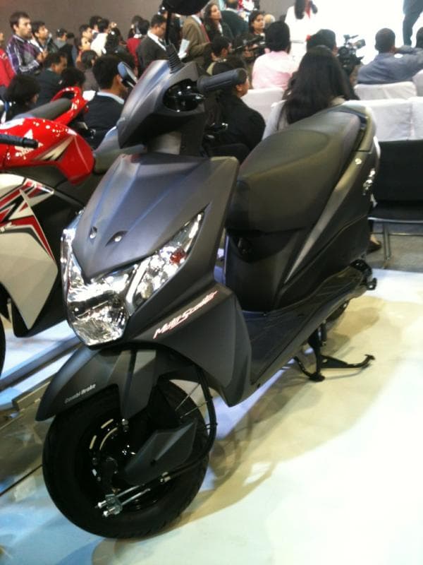 The new Dio gets the same 110cc engine that powers the Activa. The result -a 10% increase in power.
