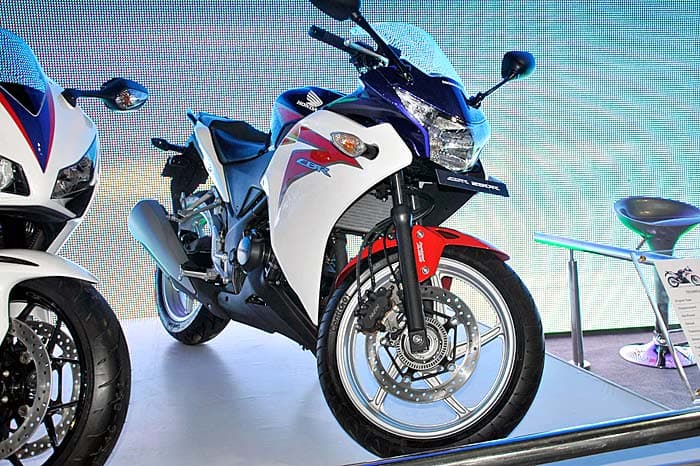 Honda CBR 150R will be powered by 18bhp 150cc motor. 