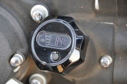Digital oil level and temperature gauge on the oil dipstick cap