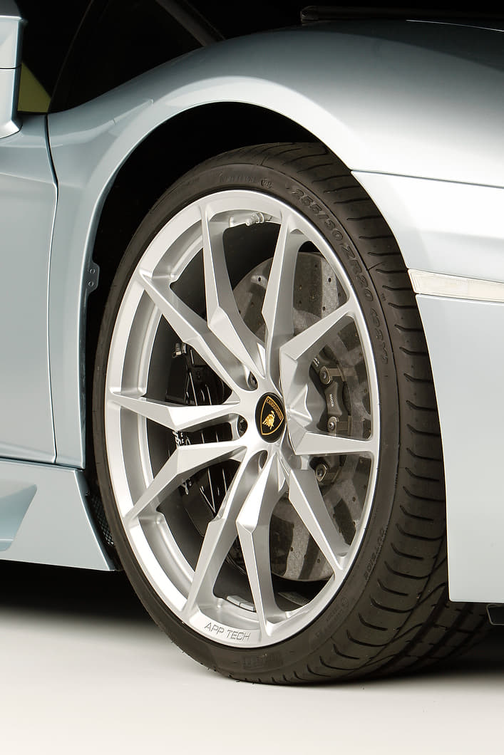 Lamborghini Aventador Roadster photo gallery