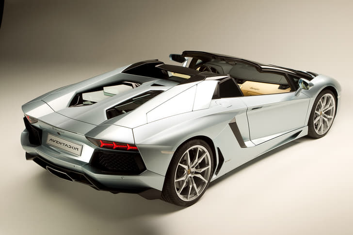Lamborghini Aventador Roadster photo gallery