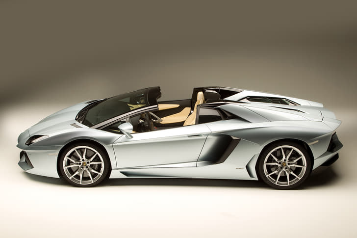 Lamborghini Aventador Roadster photo gallery