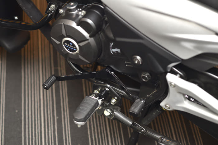 Bajaj Discover 100T detailed photo gallery