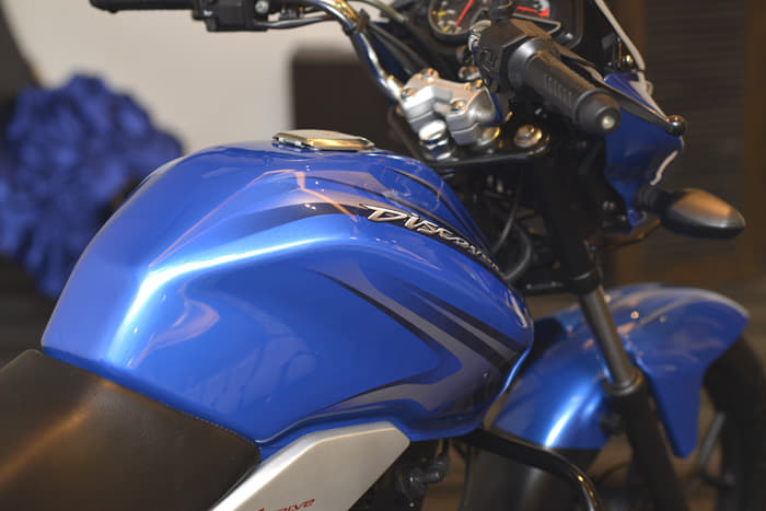 Bajaj Discover 100T detailed photo gallery