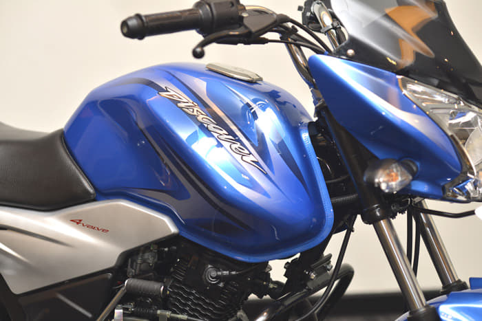 Bajaj Discover 100T detailed photo gallery