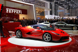 LaFerrari reaches 186mph from standing in 15.5sec