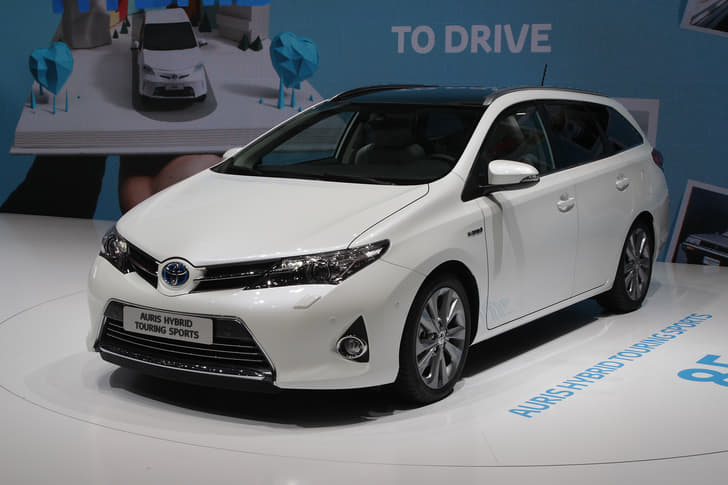 Auris Touring Sports will rival Golf estate, also unveiled at Geneva