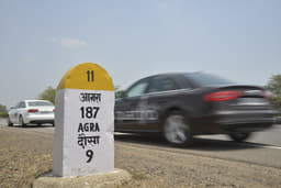 It was a smooth drive to Agra except for little traffic on our way