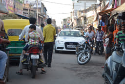 Traffic got worse as we entered Agra