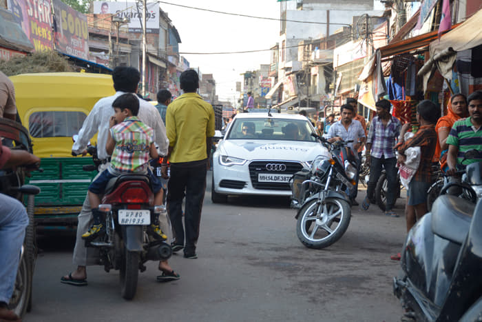 Traffic got worse as we entered Agra