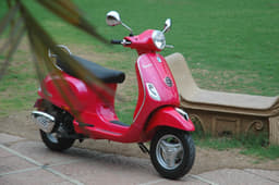 New Vespa VX 125 photo gallery