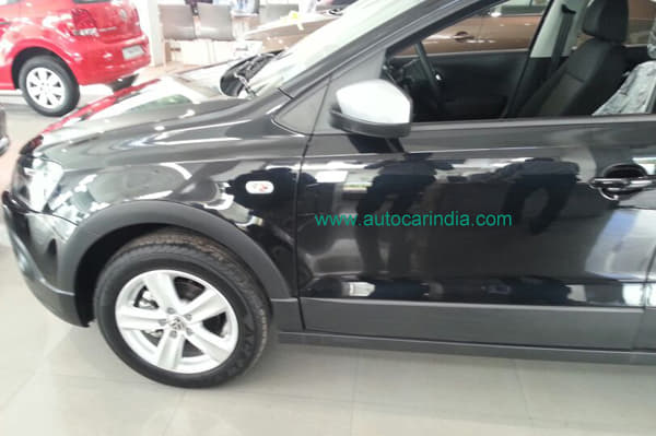 New Volkswagen CrossPolo photo gallery