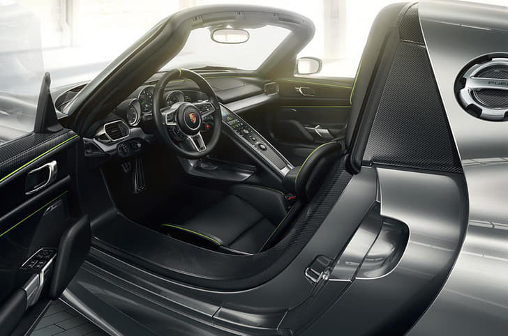 Porsche 918 Spyder photo gallery
