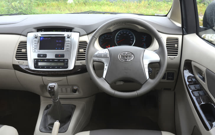 Toyota Innova facelift photo gallery