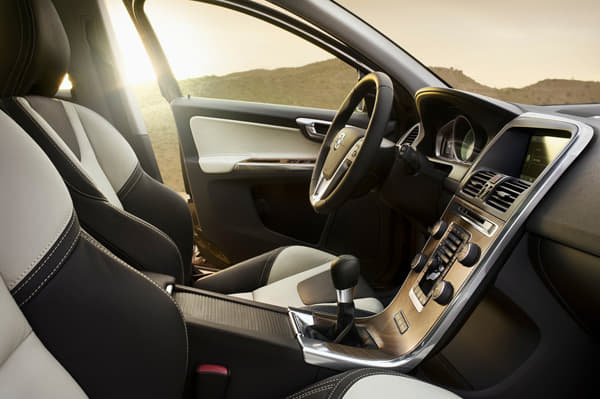 New 2013 Volvo XC60 SUV photo gallery