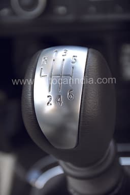 The new Renault Koleos is also available with a six-speed manual gearbox. 