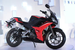 Hero’s fourth new launch of the year will be the HX250R sports bike. While its twin headlights may have a hint of Honda to them, the bike has been fully designed by Hero.