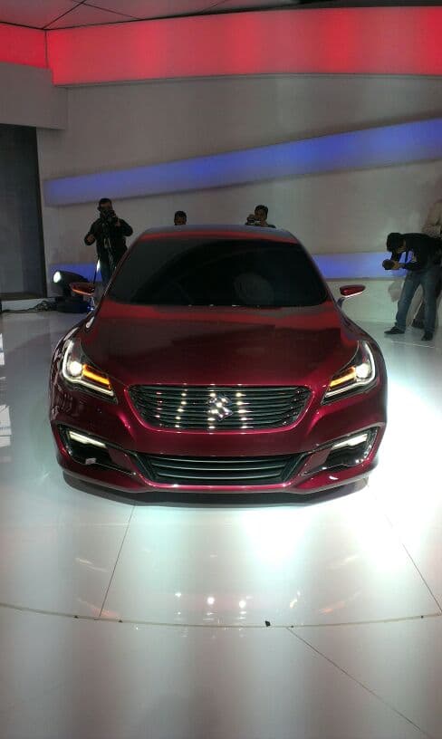 The Ciaz concept car wears a wide chrome grille and large multi-element wraparound headlamps, that look in sync with Suzuki's modern design language