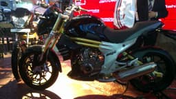 Mahindra Two Wheelers showcased the Mojo at the 2014 Auto Expo.