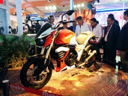 The Mojo gets a liquid cooled DOHC, four-stroke single cylinder engine that produces 27 hp.