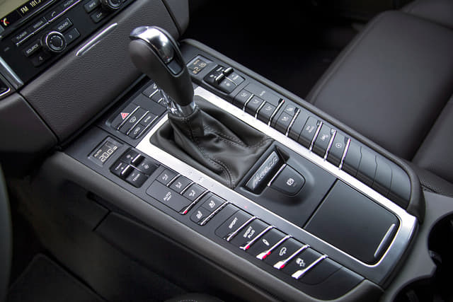 The seven-speed PDK has been tuned to provide the Macan S Diesel with far sharper responses than a Q5. Image - 6621