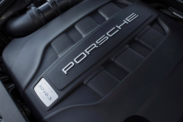 Under the hood sit three engines - a 400bhp motor in the Turbo, a petrol V6 in the Macan S, and the 'less' powerful Diesel S. Image - 6637