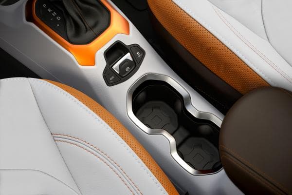 Geneva 2014: Jeep Renegade SUV photo gallery