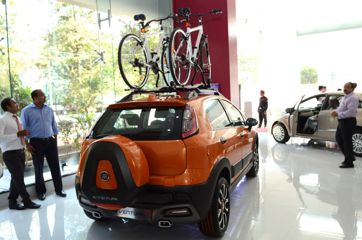 Interestingly, the Avventura’s spare wheel gets its own side-hinged mount and is not attached to the upward-opening tail gate.