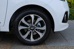The diamond-cut alloys are standard on top-end variants. 