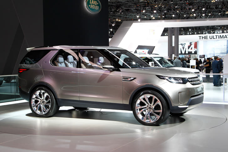 The Land Rover Discovery Vision Concept previews the all-new Discovery family. 
