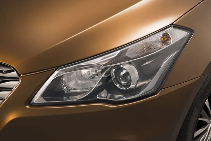 Suzuki Alivio sedan photo gallery