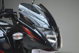 Black front cowl is now common across all Pulsar shades, looks smart. 