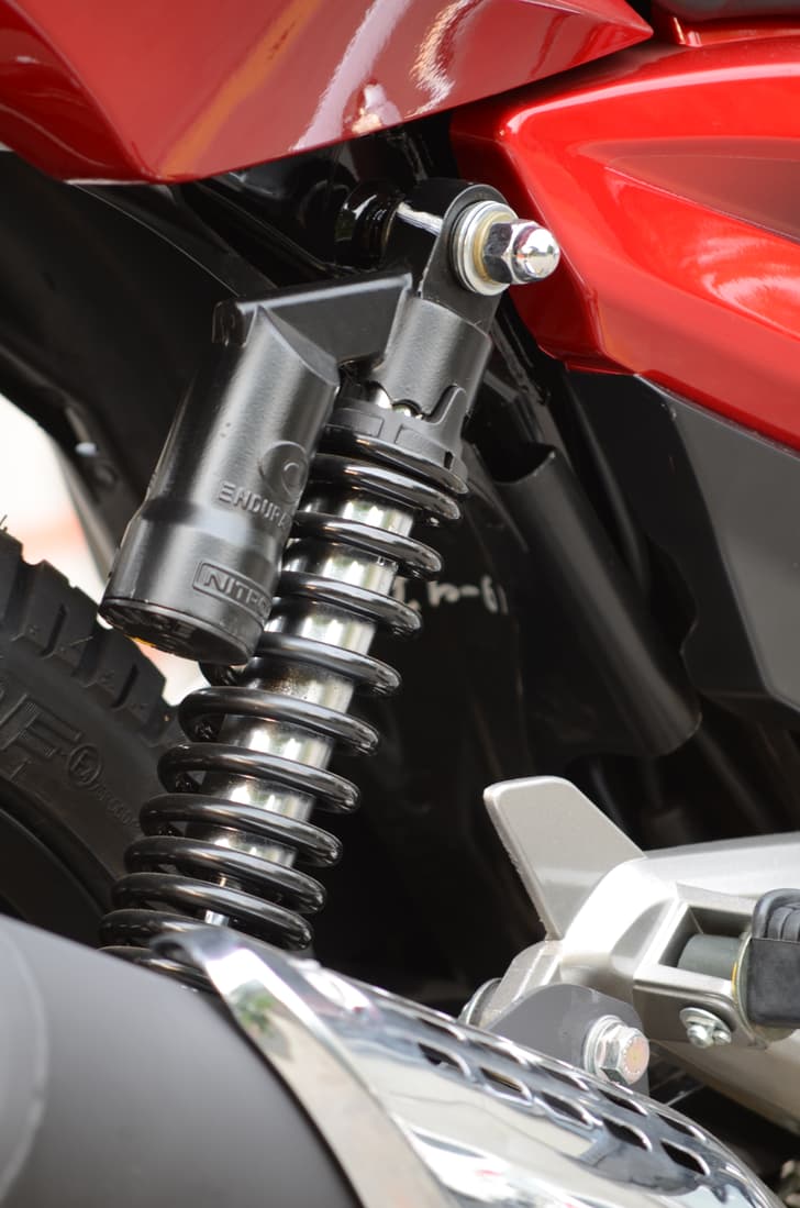  The gas charged shock absorbers offer five stage adjustment.