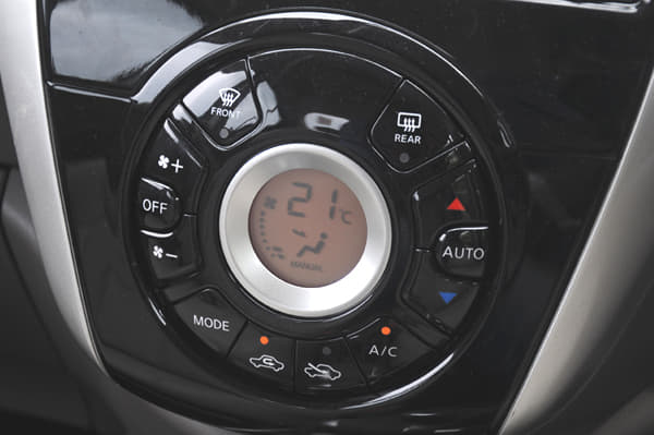 Nissan Sunny facelift photo gallery