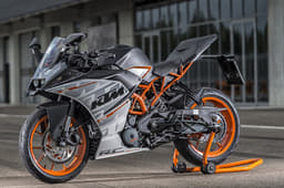 New KTM RC390 photo gallery