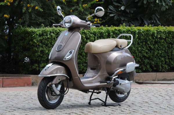 Chrome accents of Elegante shine with lustre.