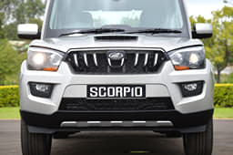 Front has revised bumper, aluminium-finished scuff plate and new prominent grille with blade-like chrome slats.